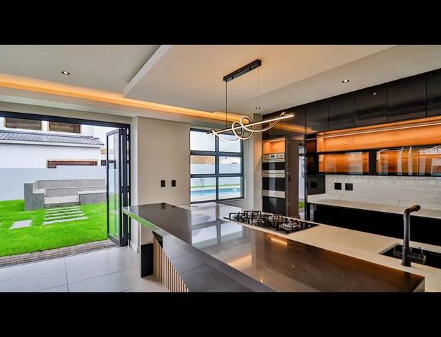 4 BEDROOM HOUSE FOR SALE IN MIDSTREAM ESTATE